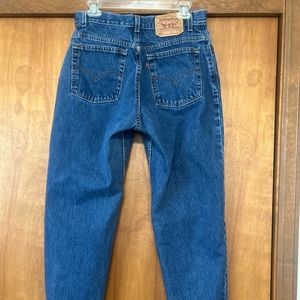 Vintage 550 Levi’s, 1990s, Misses high waist, relaxed fit, tapered leg.